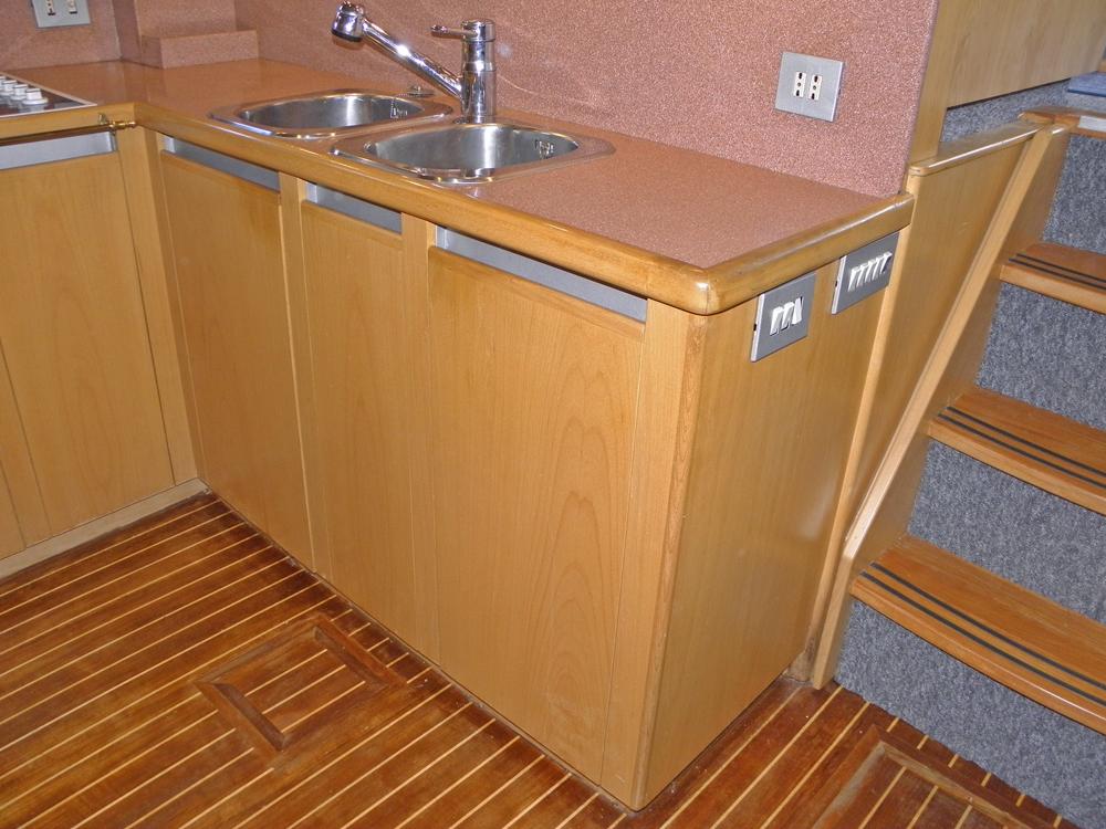 Aft cabin, Accommodation